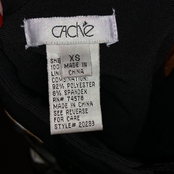 🚨SOLD ELSEWHERE!🚨Cache Beaded Silk Animal Print “V” Hem Halter Top - Picture 4 of 6